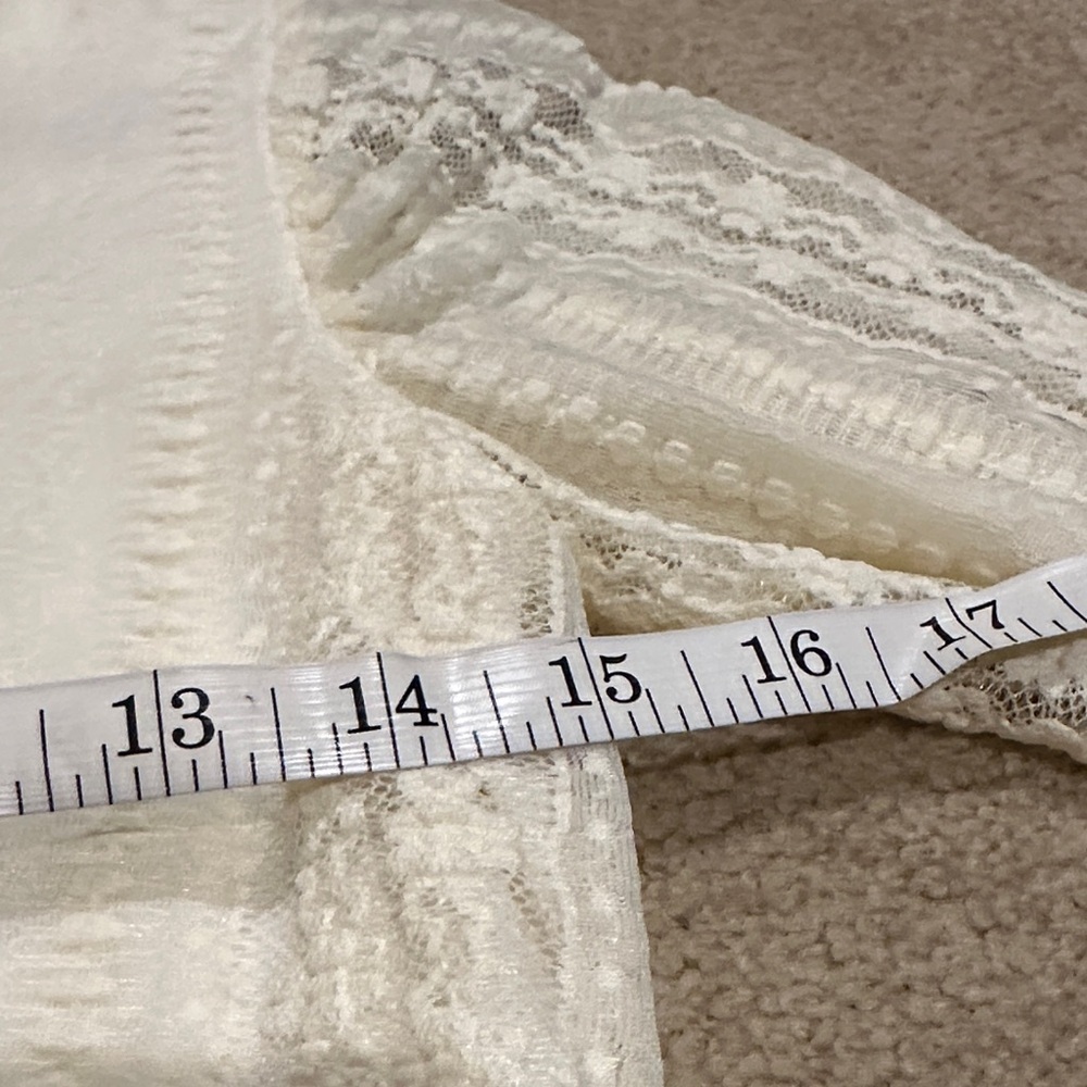 NWOT!! Elegant Lace Detail Blouse in Cream - Picture 6 of 7